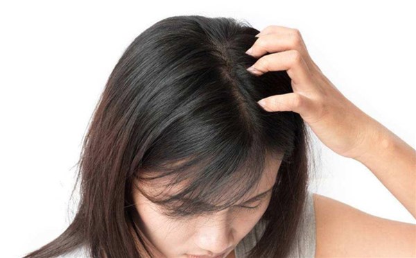 漂亮的假发发型需要用心打理